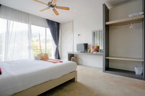 Postel nebo postele na pokoji v ubytování Ko Lanta Amantra Lake View Resort