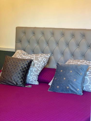 a bunch of pillows sitting on a bed at Casa di TAta 2 in Trezzo sullʼAdda