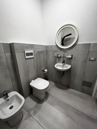 a bathroom with a sink and a toilet and a mirror at Casa di TAta 2 in Trezzo sullʼAdda