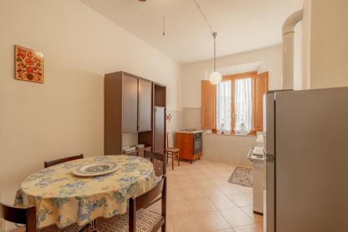 Dapur atau dapur kecil di Casa Sily by Rentbeat