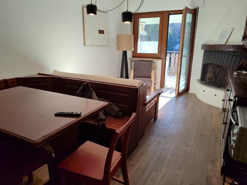A seating area at Appartamento con vista - nuova ristrutturazione