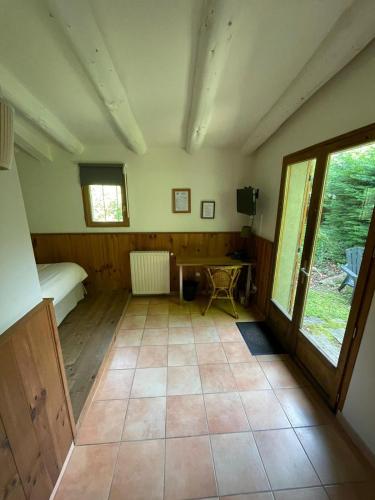 Μια τηλεόραση ή/και κέντρο ψυχαγωγίας στο Auberge Les Myrtilles