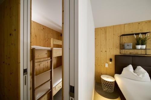 a small room with a bed and a desk at Schima Drosa Apartments - Studios - by Pferd auf Wolke in Gaschurn