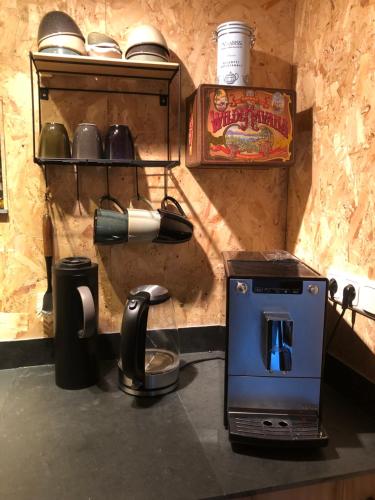 a kitchen with a coffee maker and a toaster at Mijn Buitenhuis in Elspeet