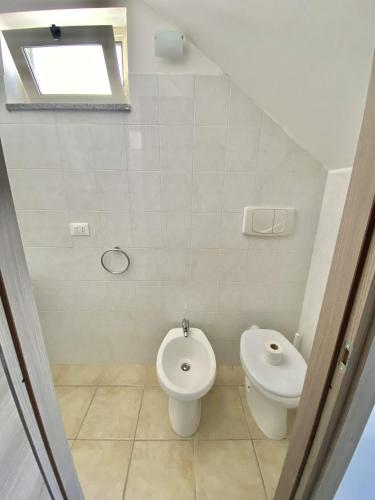 Bilik mandi di Isca Calabretta Apartments M29