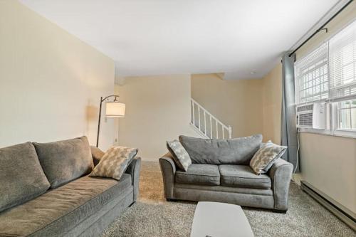 Zona de estar de Comfy Stay Modern