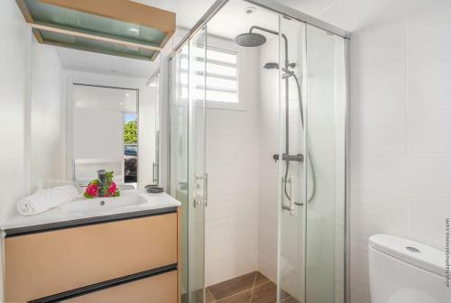 Tiny Kat Studio tesisinde bir banyo