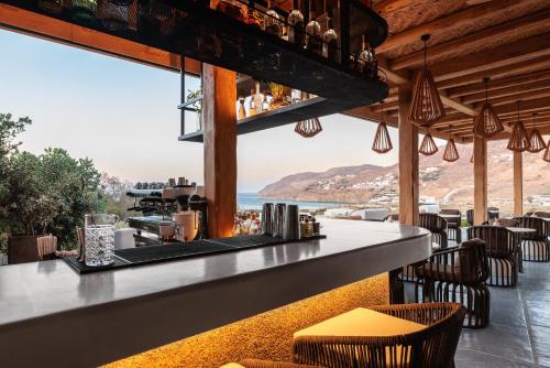 a bar with a view of the ocean at Mileo in Kalo Livadi