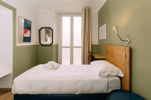 a bedroom with a bed with two towels on it at Tomato Urban Retreat in Turin