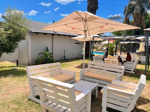 Taman di luar William Nicol Apartments by Monte La Vue Hotels