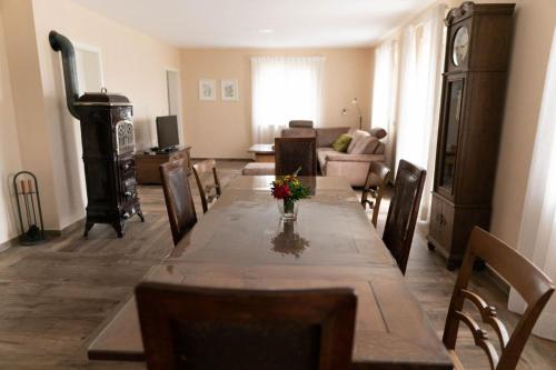a dining room with a long table and a living room at Ferienhof Dipperz bis 6 Personen in Dipperz