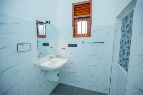Bilik mandi di Opulent Oasis