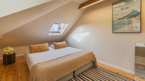 Charming Duplex with Castle View by LovelyStay