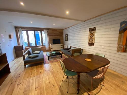 Ruang duduk di Ecolodge Appartements 2 pièces cosy gare
