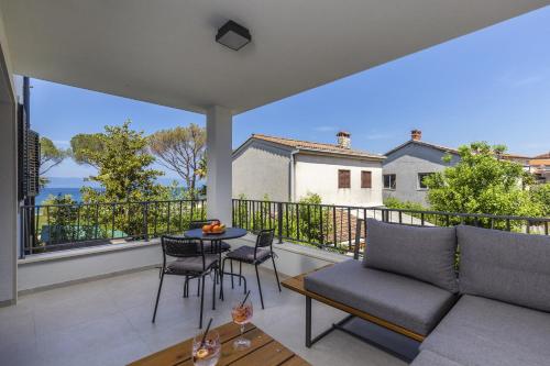 Apartments White and Green