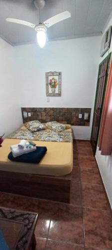 a bedroom with a bed in a room at Pousada Casa do Rio Hostel - 8 min do Centro Hístorico in Paraty