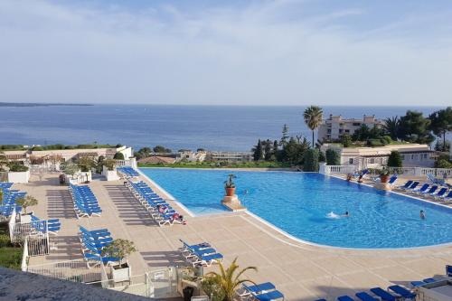 Swimmingpoolen hos eller tæt på La Bastide du Soleil