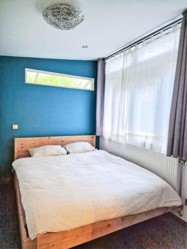 Ένα ή περισσότερα κρεβάτια σε δωμάτιο στο A cozy place in Amsterdam