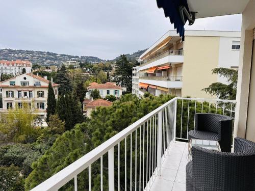 Two bedroom apartment on a high floor in the center of Cannes a few steps from the Croisette beaches - 2229