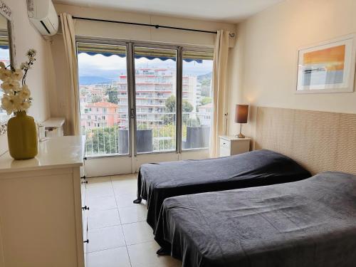 Two bedroom apartment on a high floor in the center of Cannes a few steps from the Croisette beaches - 2229