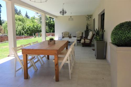 a dining room with a wooden table and chairs at Las Valentinas Hospedaje de Montaña in Chilecito
