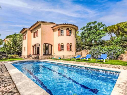 a villa with a swimming pool in front of a house at Holiday Home Villa Brava by Interhome in Calonge