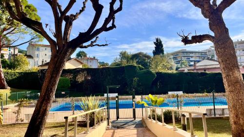 Kolam renang di atau dekat dengan L'Azur - Apt de Standing - Piscine - Parking