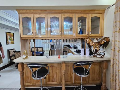 a kitchen with a counter with bar stools at Blue Rawal in Bain Boeuf