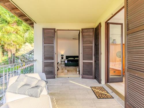 Ruang duduk di Villa Miralago by Interhome