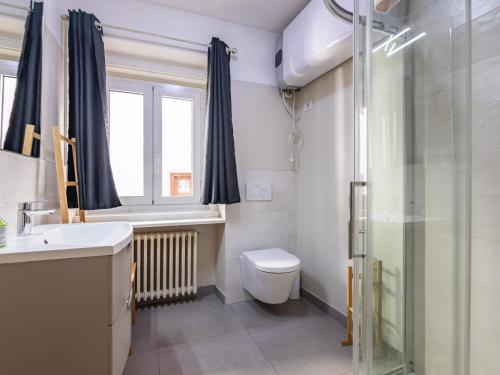 Ένα μπάνιο στο Apartment Cesa Giordi by Interhome