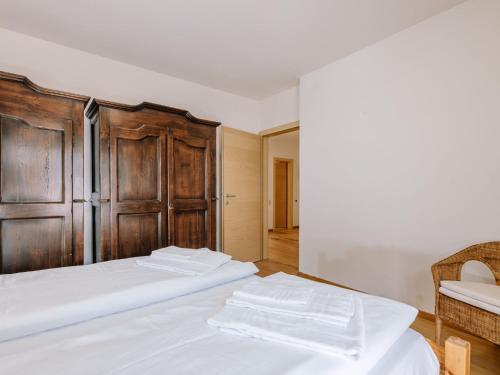 Ένα ή περισσότερα κρεβάτια σε δωμάτιο στο Apartment Cesa Giordi by Interhome