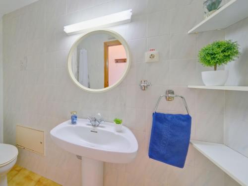 Ένα μπάνιο στο Holiday Home Gavrena by Interhome