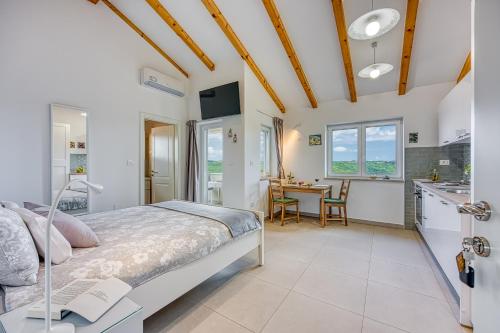 LOVOR - Cozy Apartment with Heating