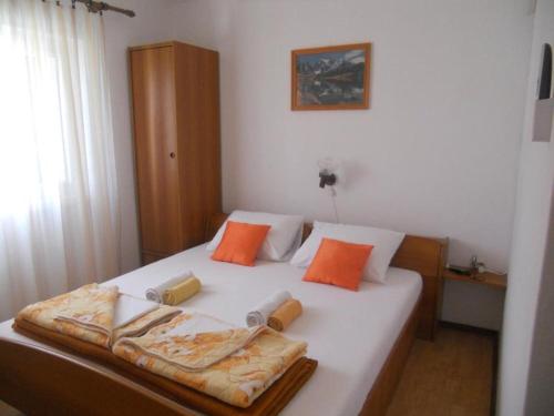 Postel nebo postele na pokoji v ubytování Apartments Ivo