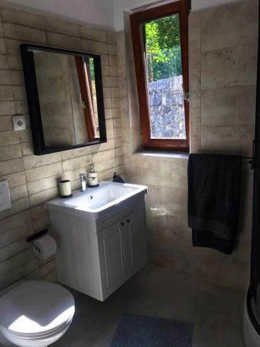 Ένα μπάνιο στο Apartment Luki