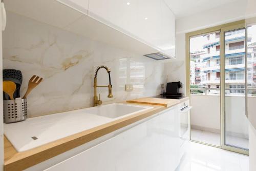 Carlton area superb 1 bedroom