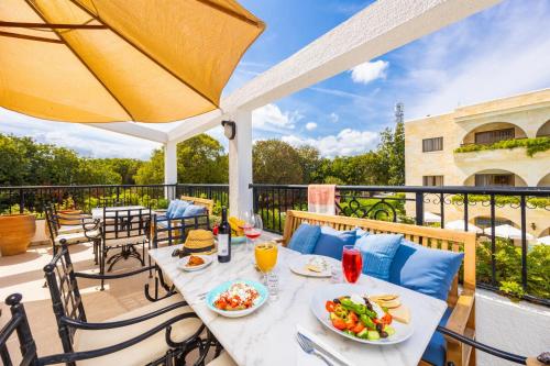 Balkón nebo terasa v ubytování Stephanos Garden Apartments