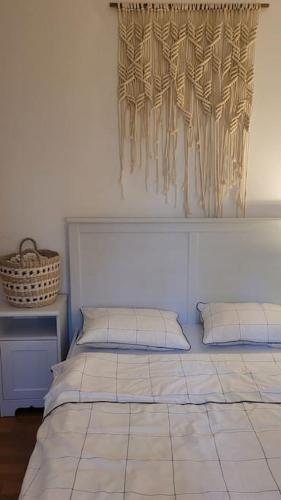 a bedroom with two beds and a window at Uroczy dom na ładnym podwarszawskim osiedlu in Michałowice