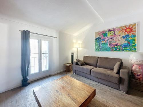 Photo de la galerie de l'établissement 30m2 Chambre Mezzanine - 50m Palais & Plages, à Cannes