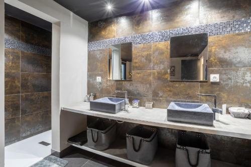 a bathroom with two sinks and a mirror at Grand Loft plein centre Concarneau in Concarneau