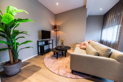 a living room with a couch and a table at Vakantiewoning Plantage 40 in Bruinisse