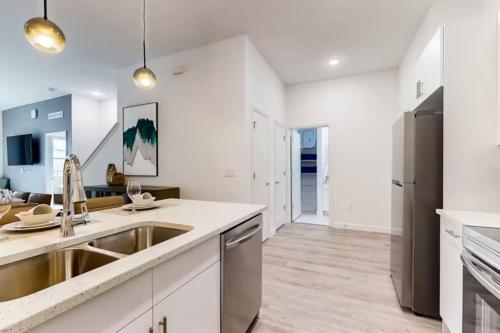 5BR Oasis w Pool Minutes from Disney and Universal photo 13
