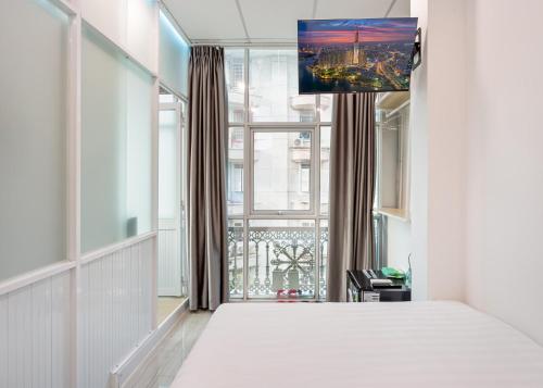 Postel nebo postele na pokoji v ubytování Hoàng Quỳnh Hotel