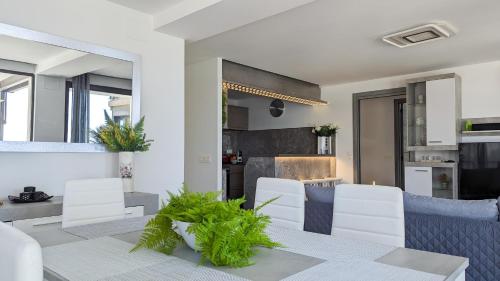 TORRE sea view apartment
