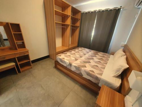 a small bedroom with a bed and a closet at Malvilla in Pereybere