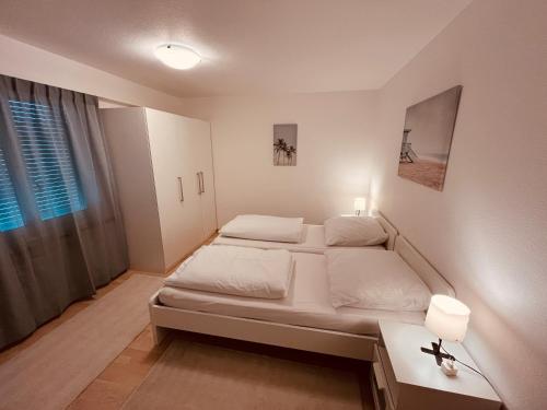 Postel nebo postele na pokoji v ubytování 3-Room Apartment for Business Travelers or Familie, Free WiFi & TV with 100 Countries, DAZN, Sky, Netflix & Disney