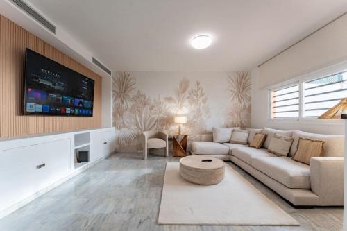 Exclusive Villa with Sea View Near Center