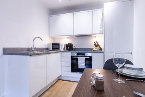 Trendy Apt in the Heart of MCR photo 8