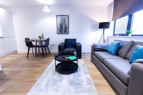 Trendy Apt in the Heart of MCR photo 23