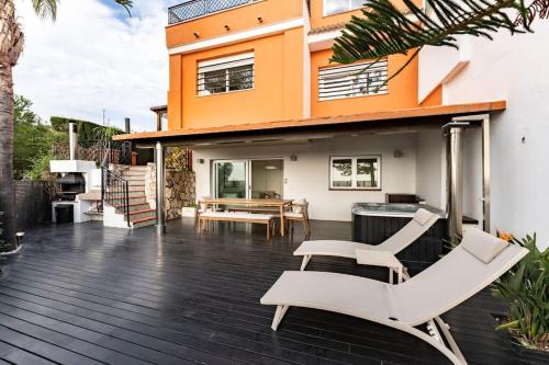 Exclusive Villa with Sea View Near Center